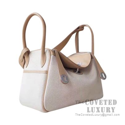 Lovely lindy 🩶🥰 Elegant tones in the cutest bag of all!❣️ Don't miss out  on this Brand New Lindy 26 in Gris Meyer, Evercolor with Gold…